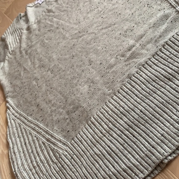 Thyme Maternity maternity sweater - Size medium - Picture 2 of 5